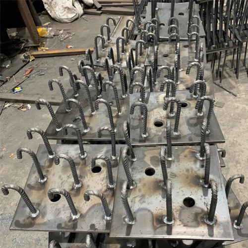 图纸中如何确定鄂州预埋件的位置？